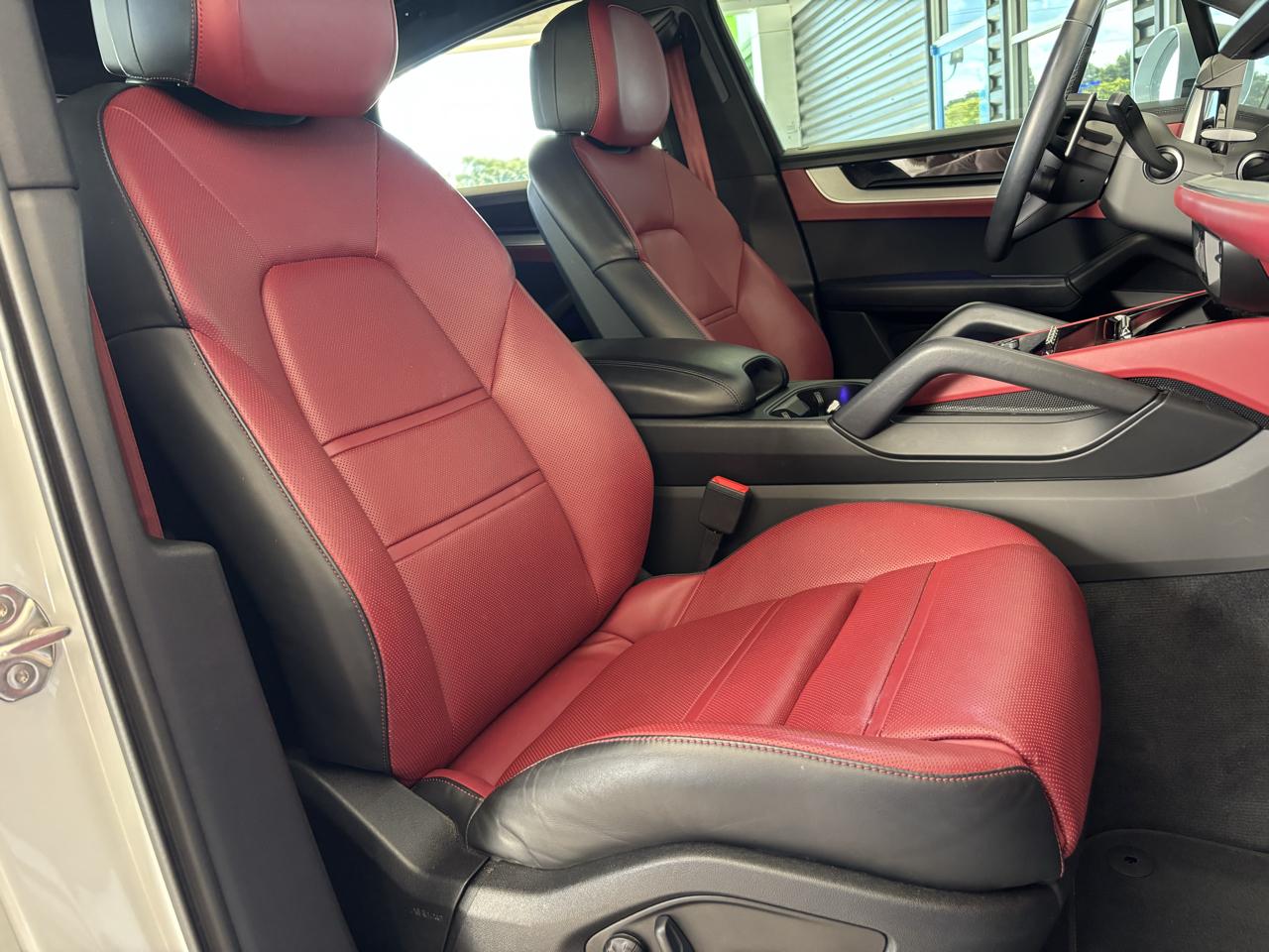 Porsche Cayenne Coupe AWD 2025