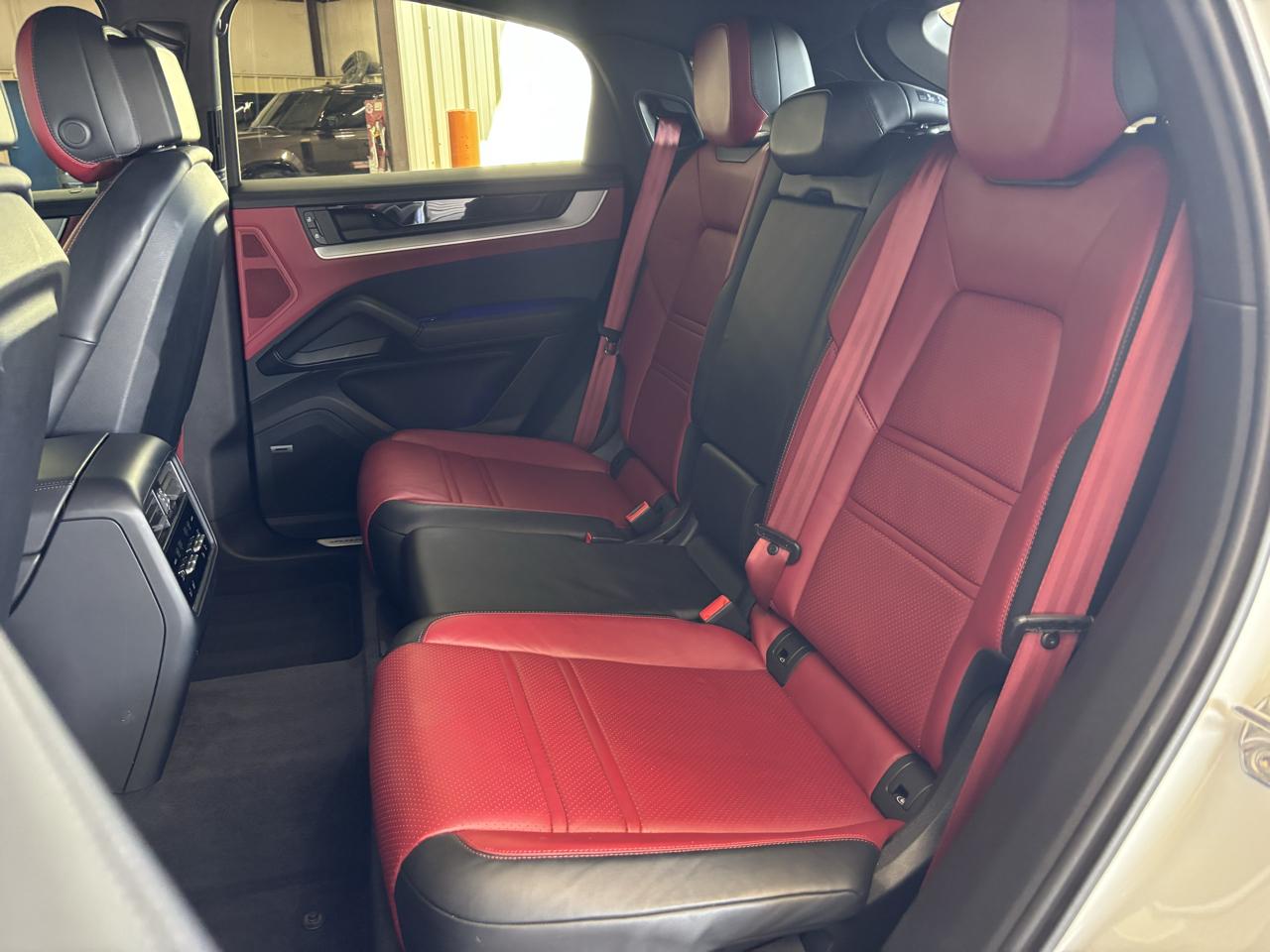 Porsche Cayenne Coupe AWD 2025