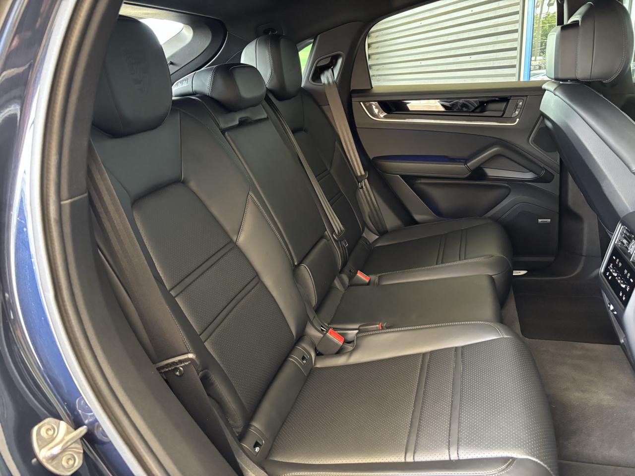 Porsche Cayenne S Coupe AWD 2025
