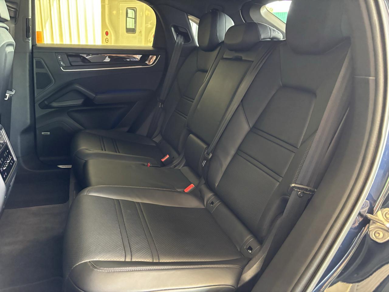 Porsche Cayenne S Coupe AWD 2025