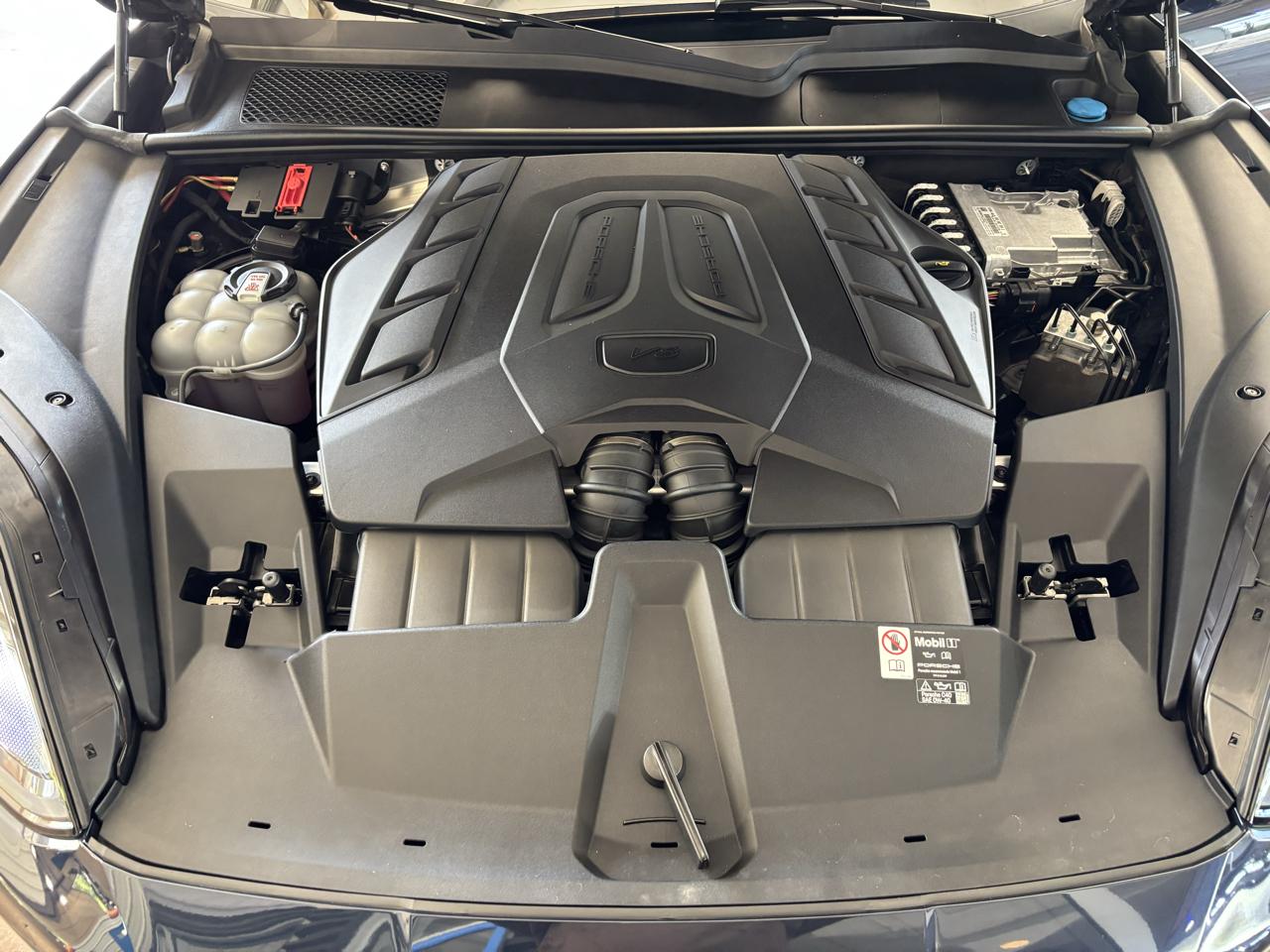 Porsche Cayenne S Coupe AWD 2025