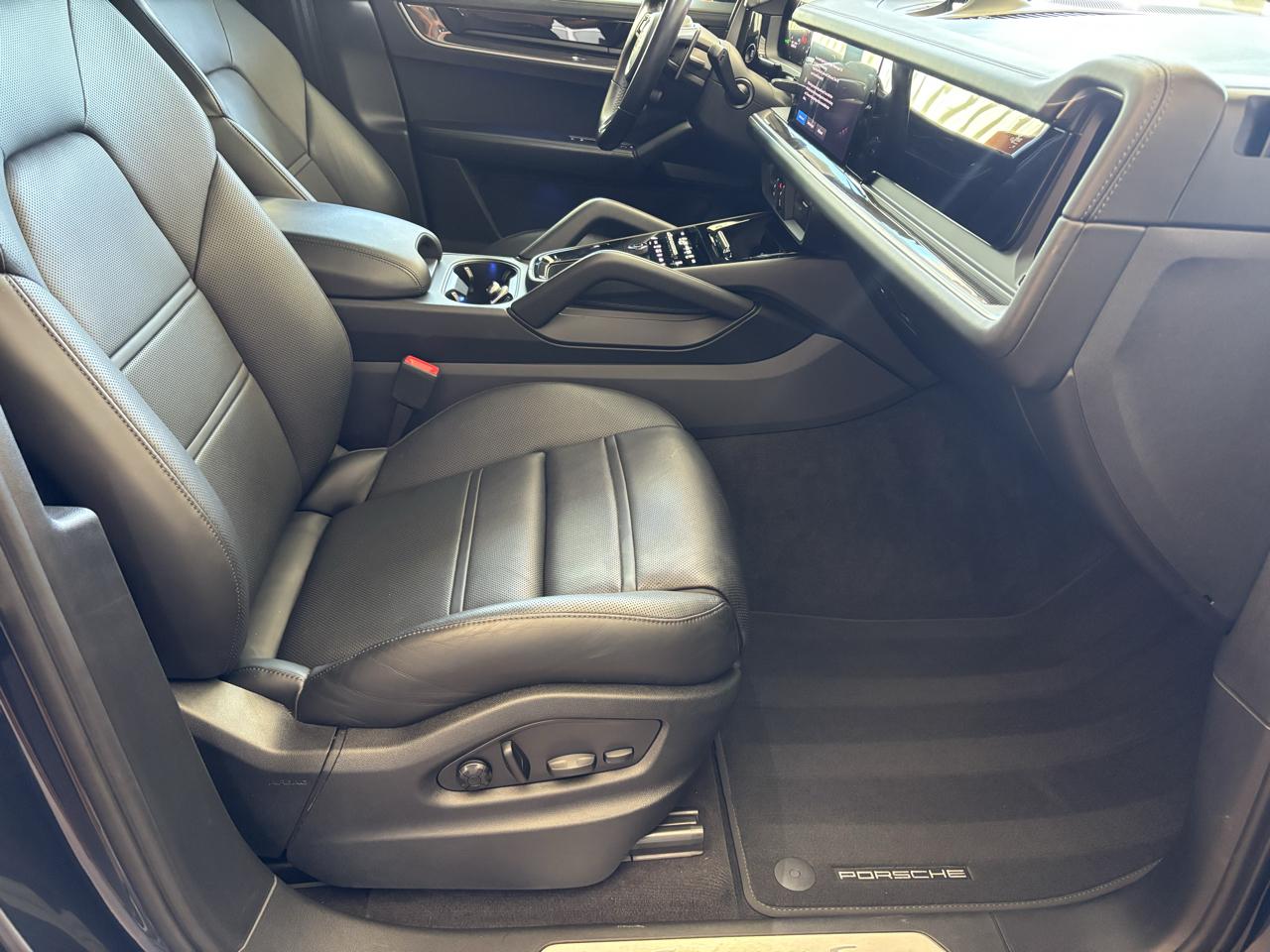 Porsche Cayenne S Coupe AWD 2025