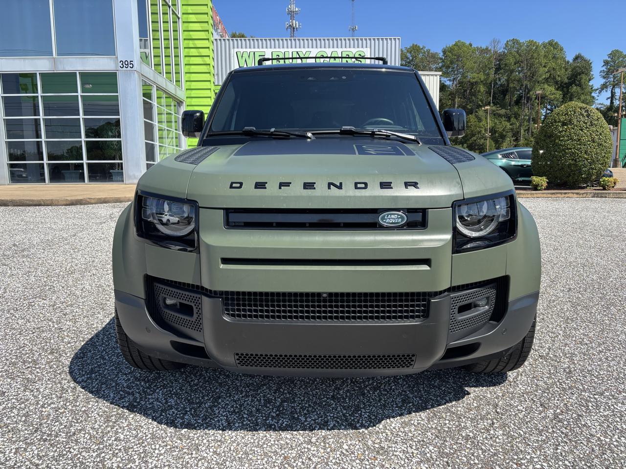 Land Rover Defender photo 9