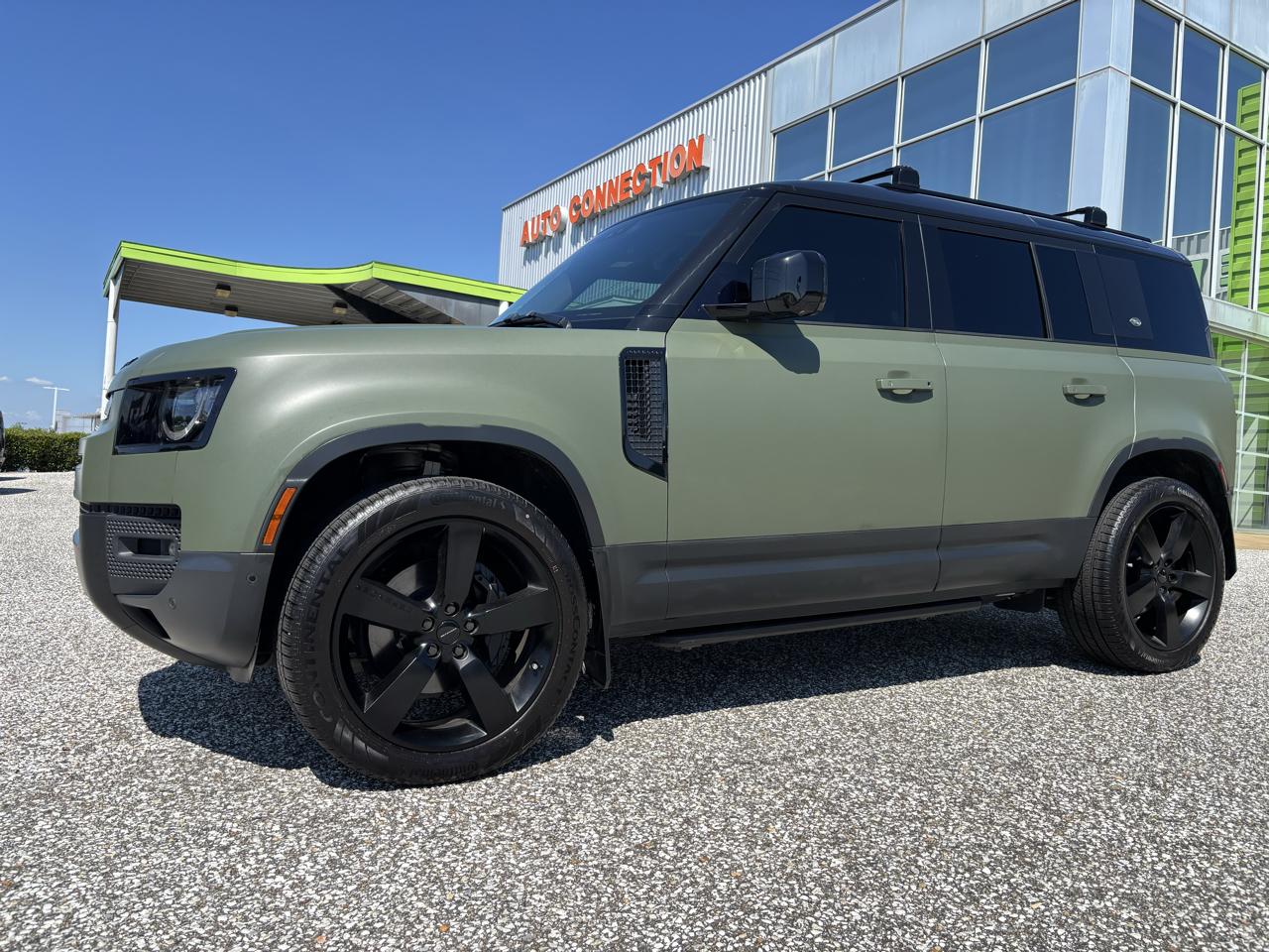Land Rover Defender photo 2