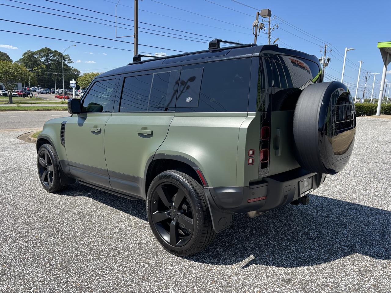 Land Rover Defender photo 4