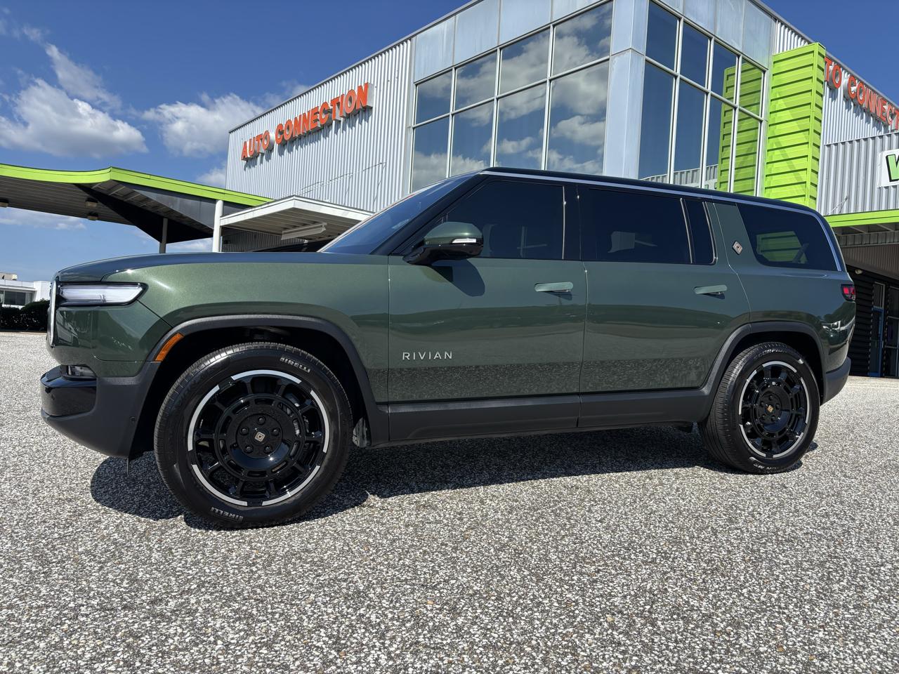 Rivian R1S Adventure Dual-Motor Standard Pack 2025