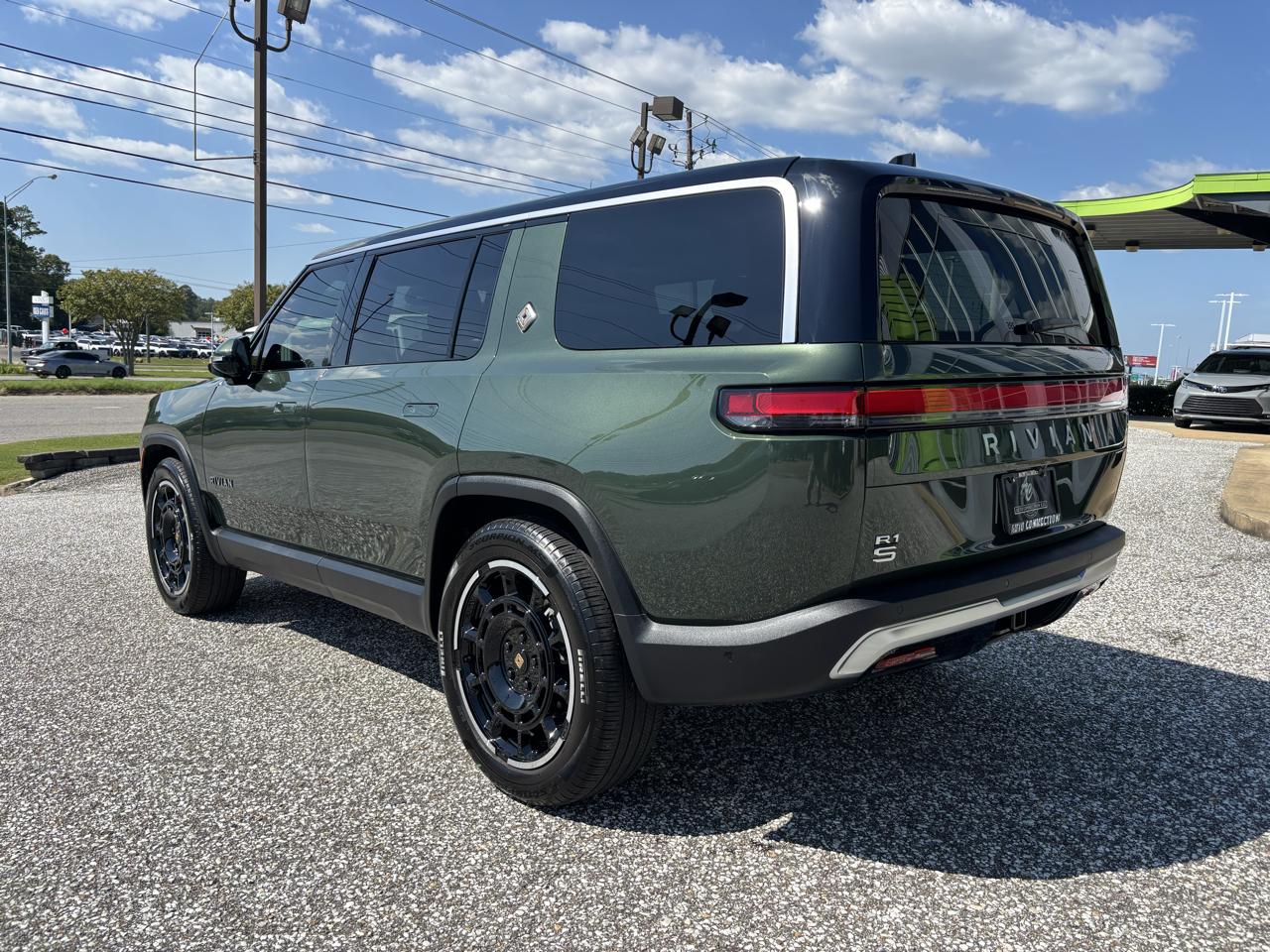 Rivian R1S Adventure Dual-Motor Standard Pack 2025