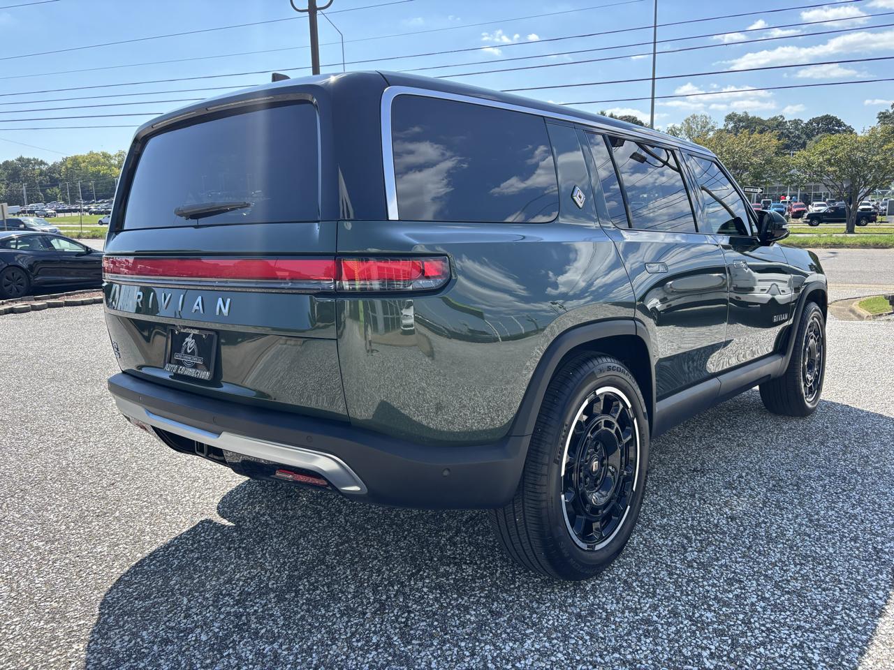 Rivian R1S Adventure Dual-Motor Standard Pack 2025