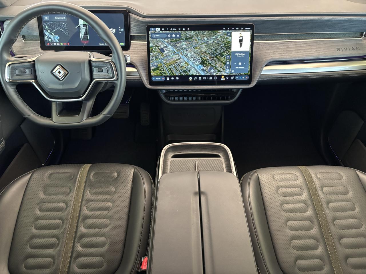 Rivian R1S Adventure Dual-Motor Standard Pack 2025