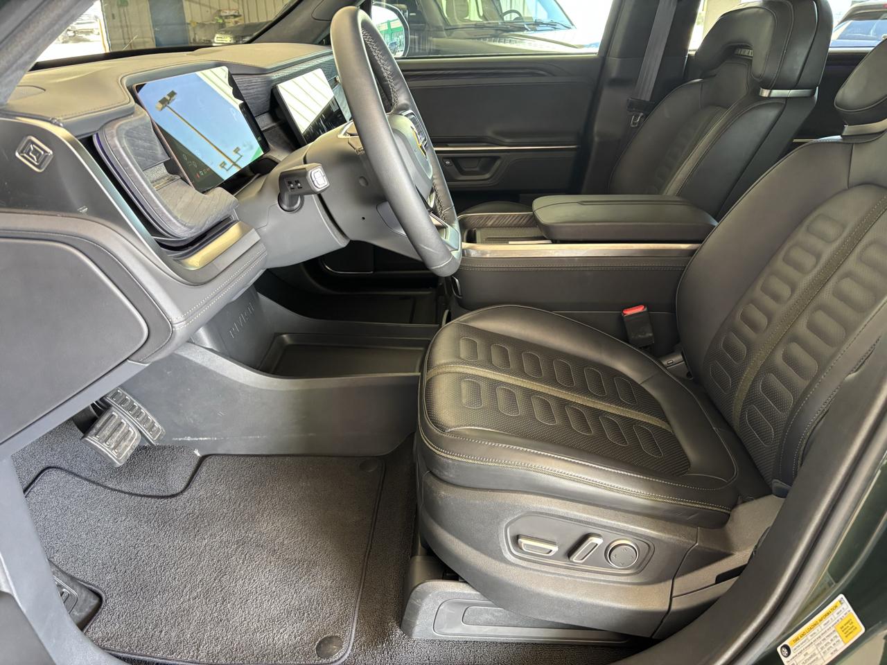 Rivian R1S Adventure Dual-Motor Standard Pack 2025
