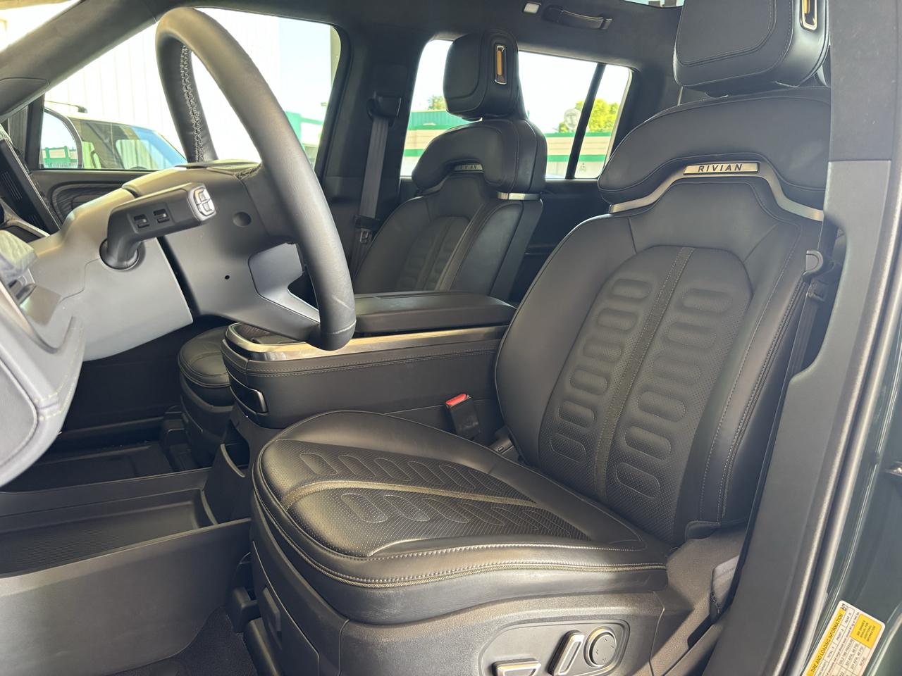 Rivian R1S Adventure Dual-Motor Standard Pack 2025