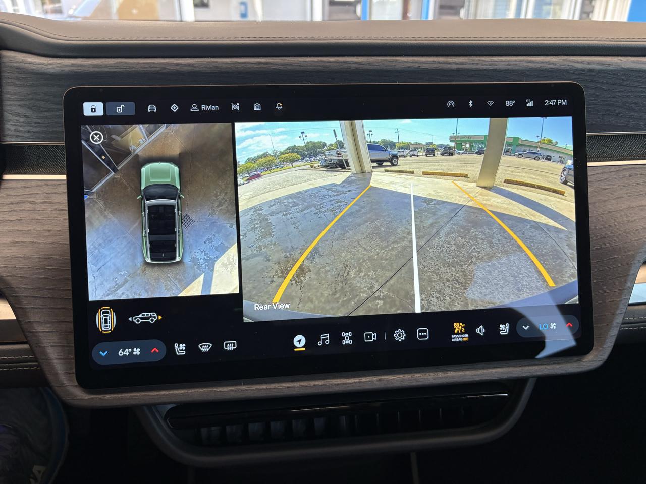 Rivian R1S Adventure Dual-Motor Standard Pack 2025