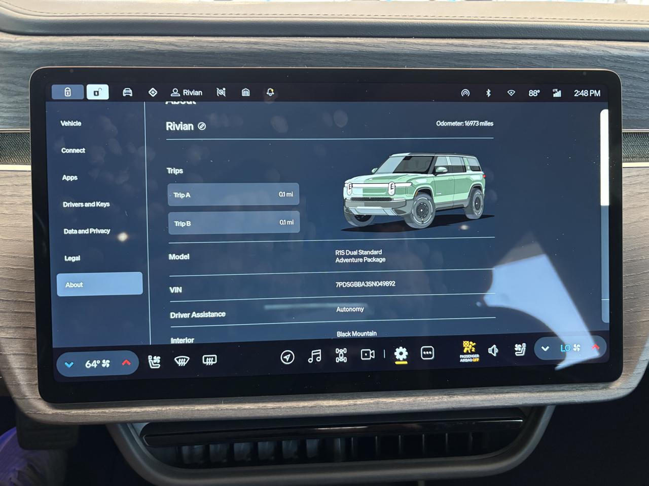 Rivian R1S Adventure Dual-Motor Standard Pack 2025