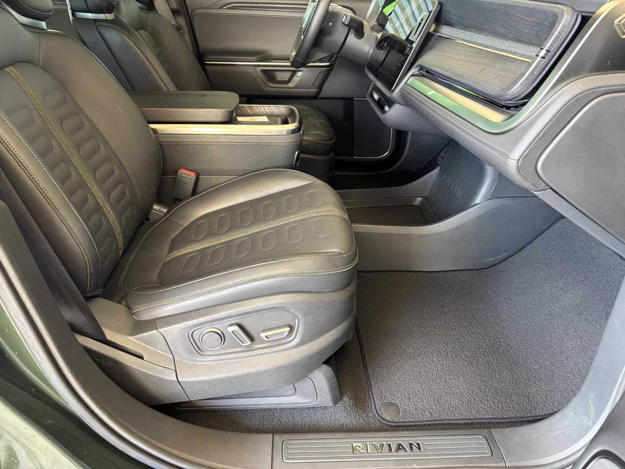 Rivian R1S Adventure Dual-Motor Standard Pack 2025