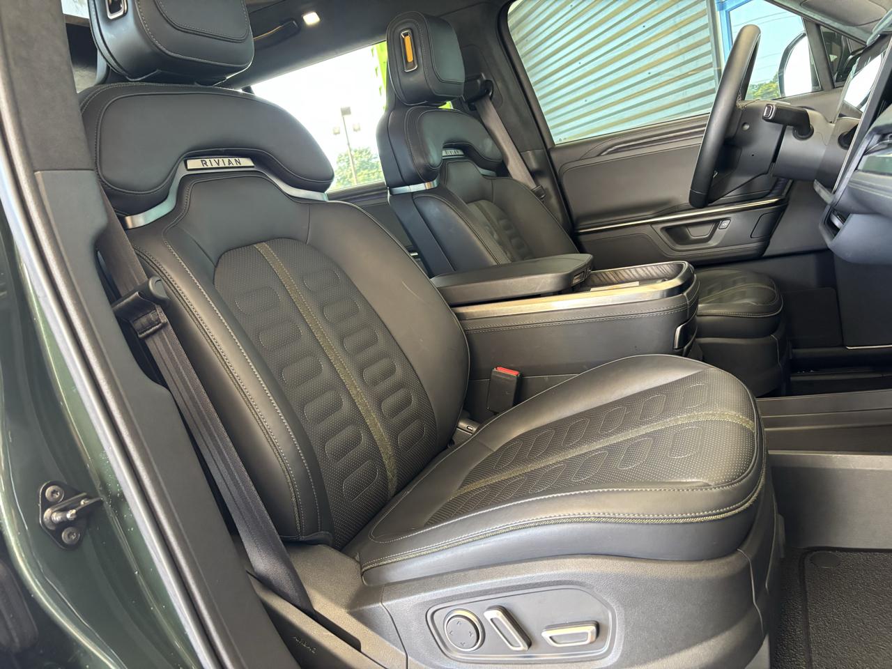 Rivian R1S Adventure Dual-Motor Standard Pack 2025