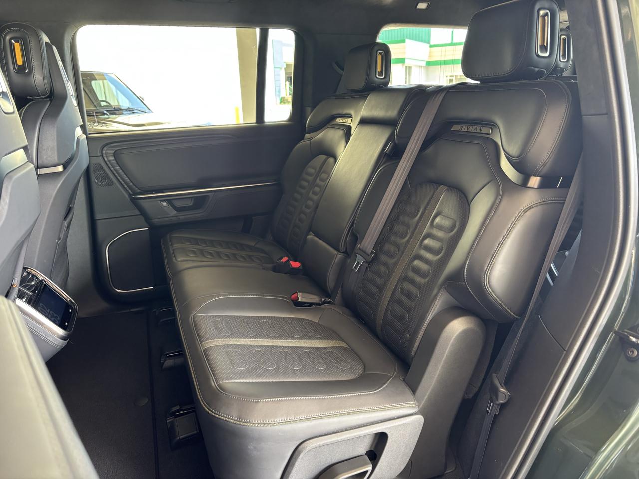 Rivian R1S Adventure Dual-Motor Standard Pack 2025
