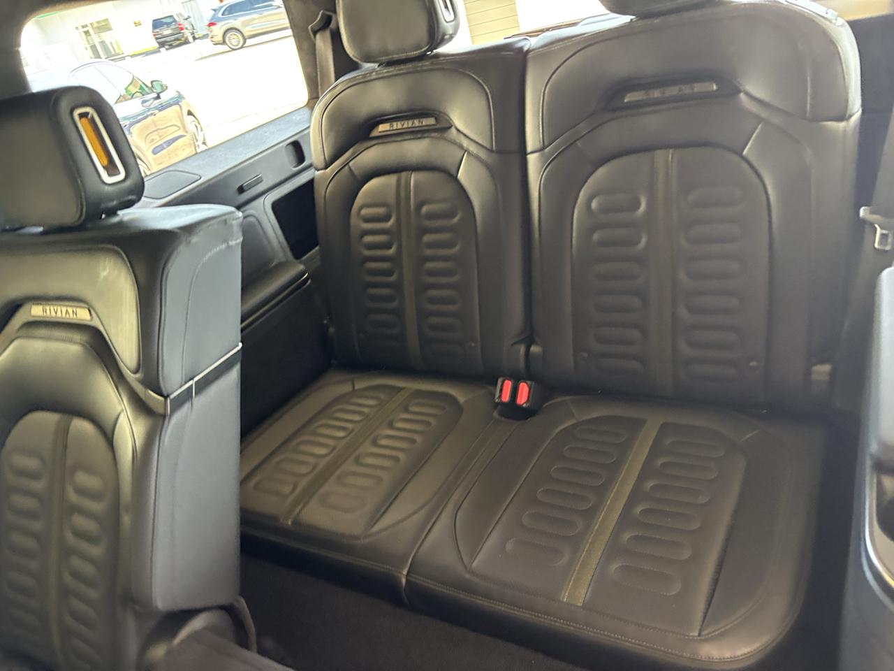 Rivian R1S Adventure Dual-Motor Standard Pack 2025