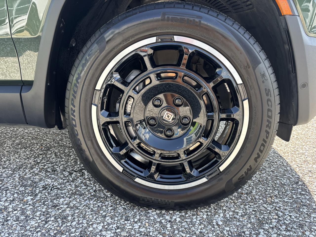 Rivian R1S Adventure Dual-Motor Standard Pack 2025