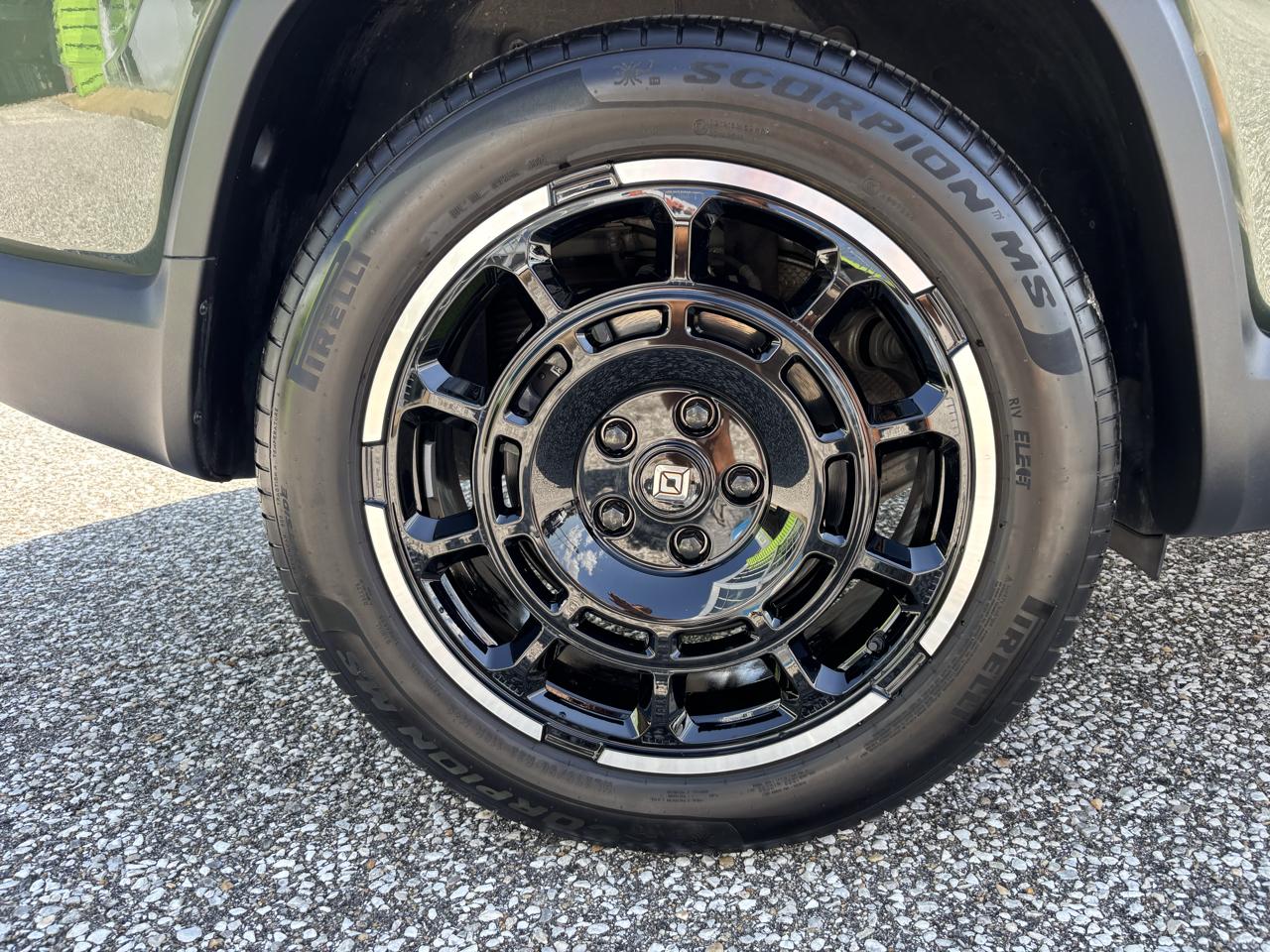 Rivian R1S Adventure Dual-Motor Standard Pack 2025