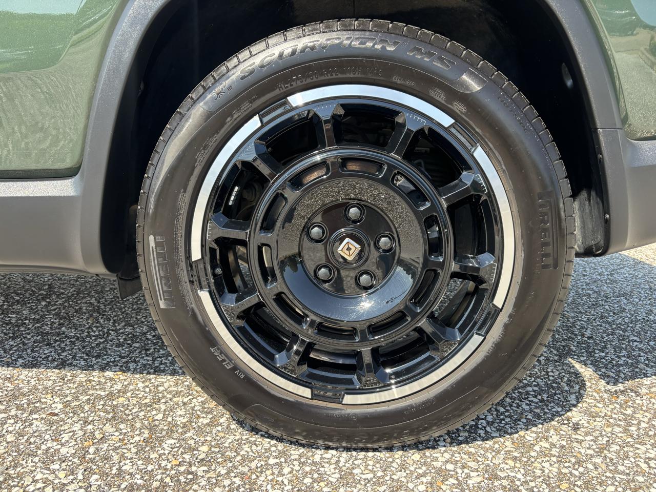 Rivian R1S Adventure Dual-Motor Standard Pack 2025