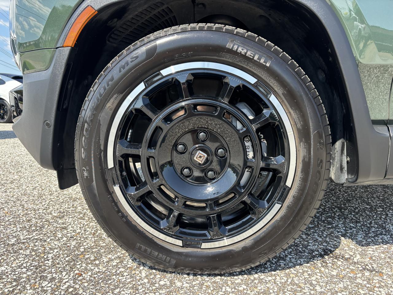 Rivian R1S Adventure Dual-Motor Standard Pack 2025