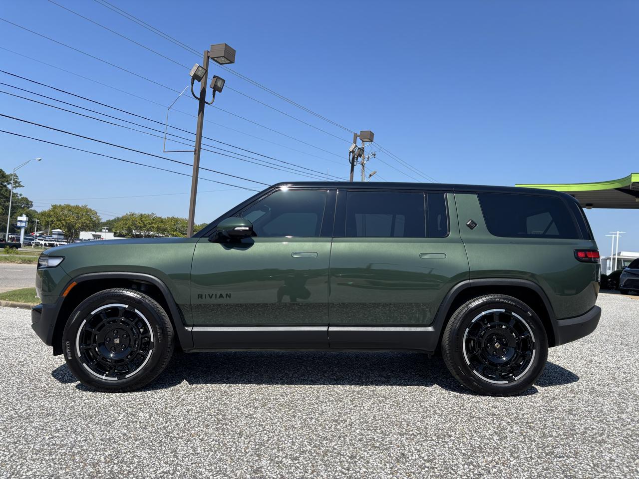 Rivian R1S Adventure Dual-Motor Standard Pack 2025