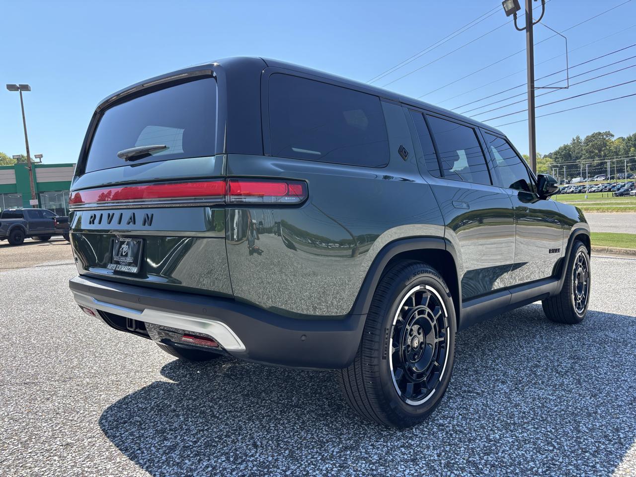 Rivian R1S Adventure Dual-Motor Standard Pack 2025