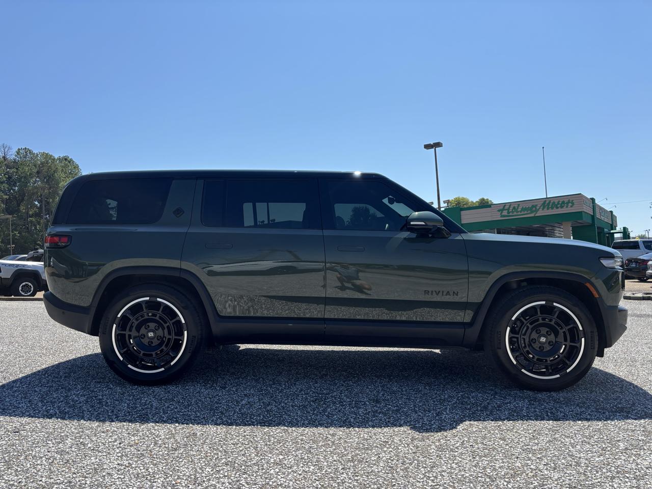 Rivian R1S Adventure Dual-Motor Standard Pack 2025