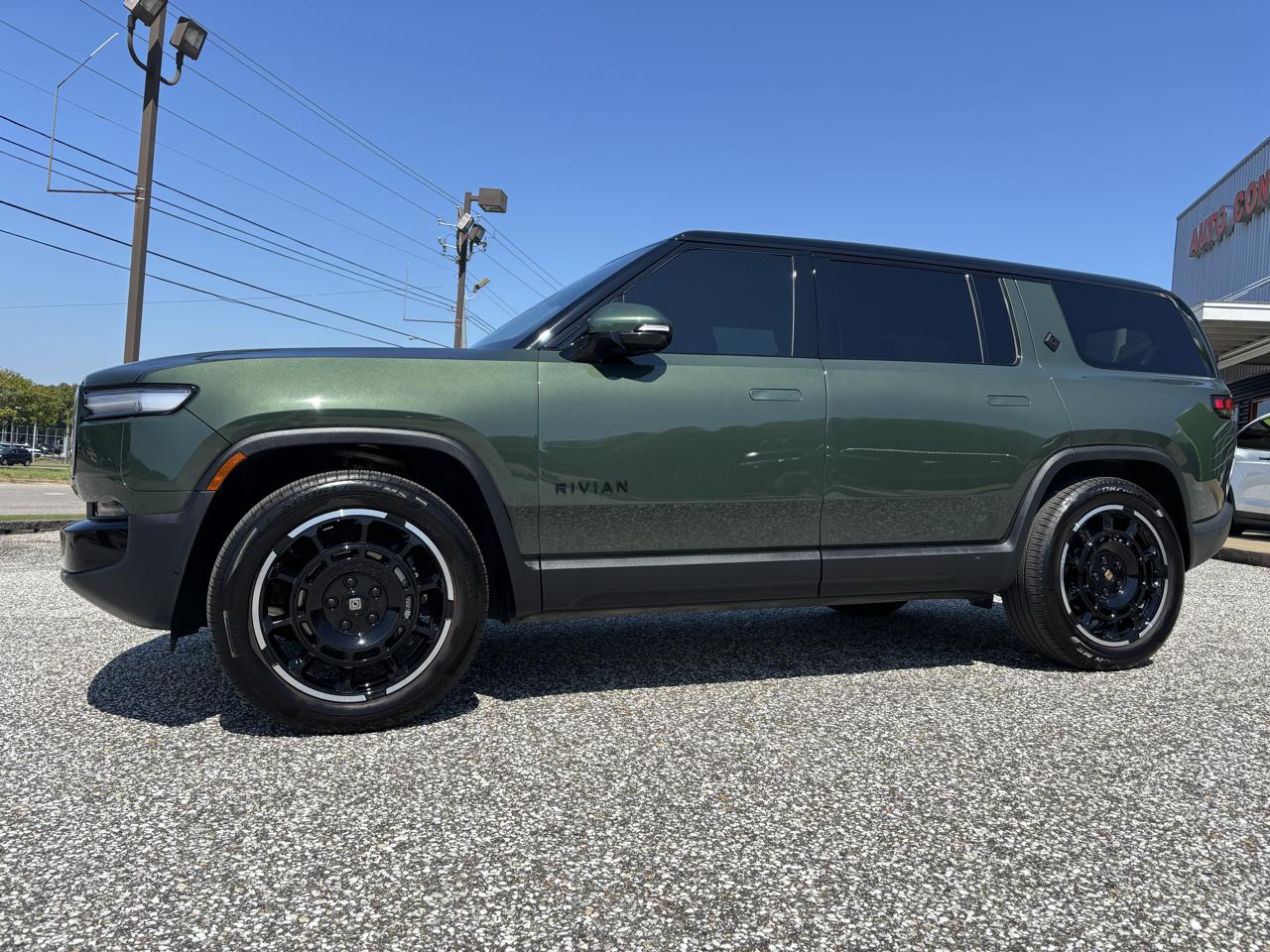 Rivian R1S Adventure Dual-Motor Standard Pack 2025