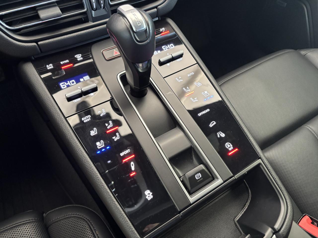 Porsche Macan photo 19
