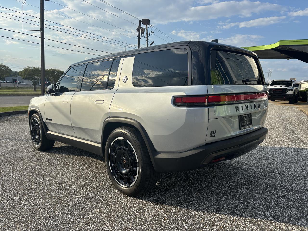 Rivian R1S Adventure Performance Dual-Motor Max Pack 2025