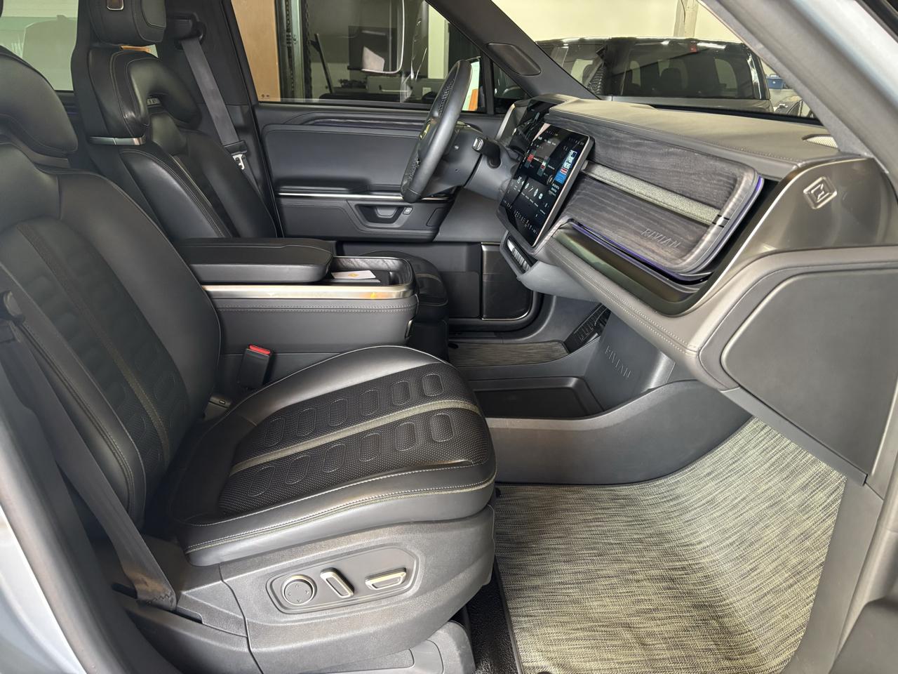 Rivian R1S Adventure Performance Dual-Motor Max Pack 2025