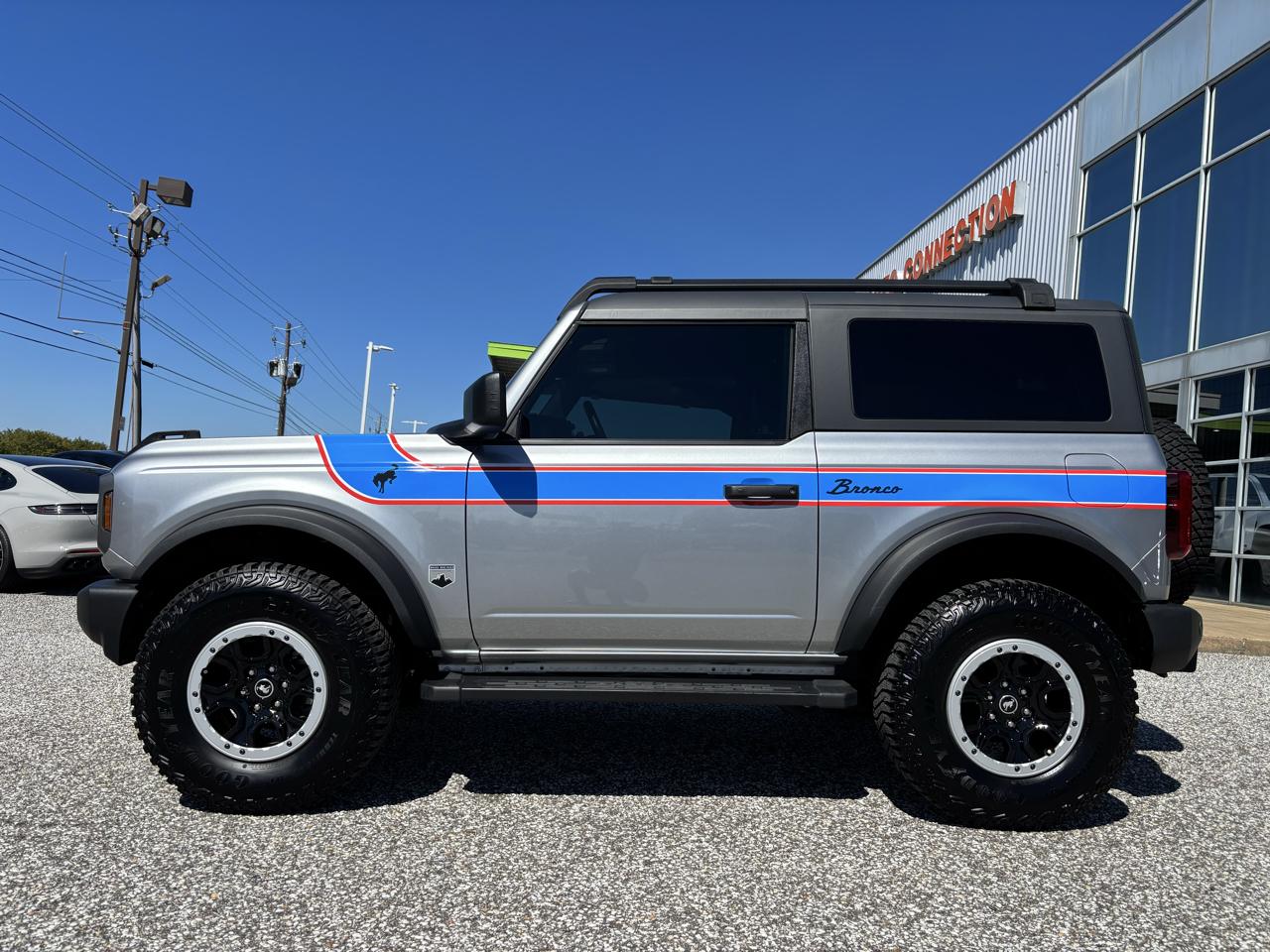 Ford Bronco photo 2