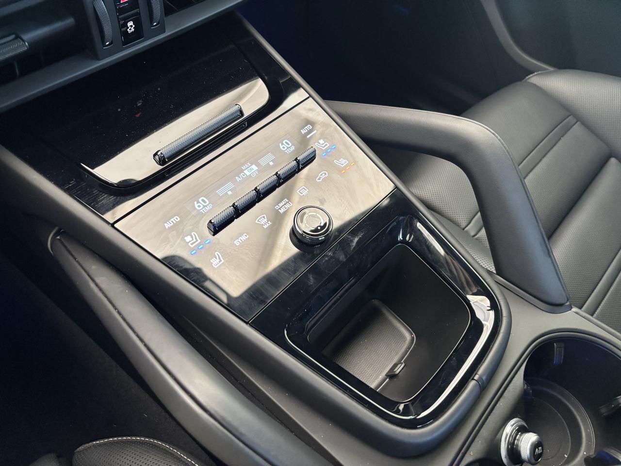 Porsche Cayenne GTS Coupe AWD 2025