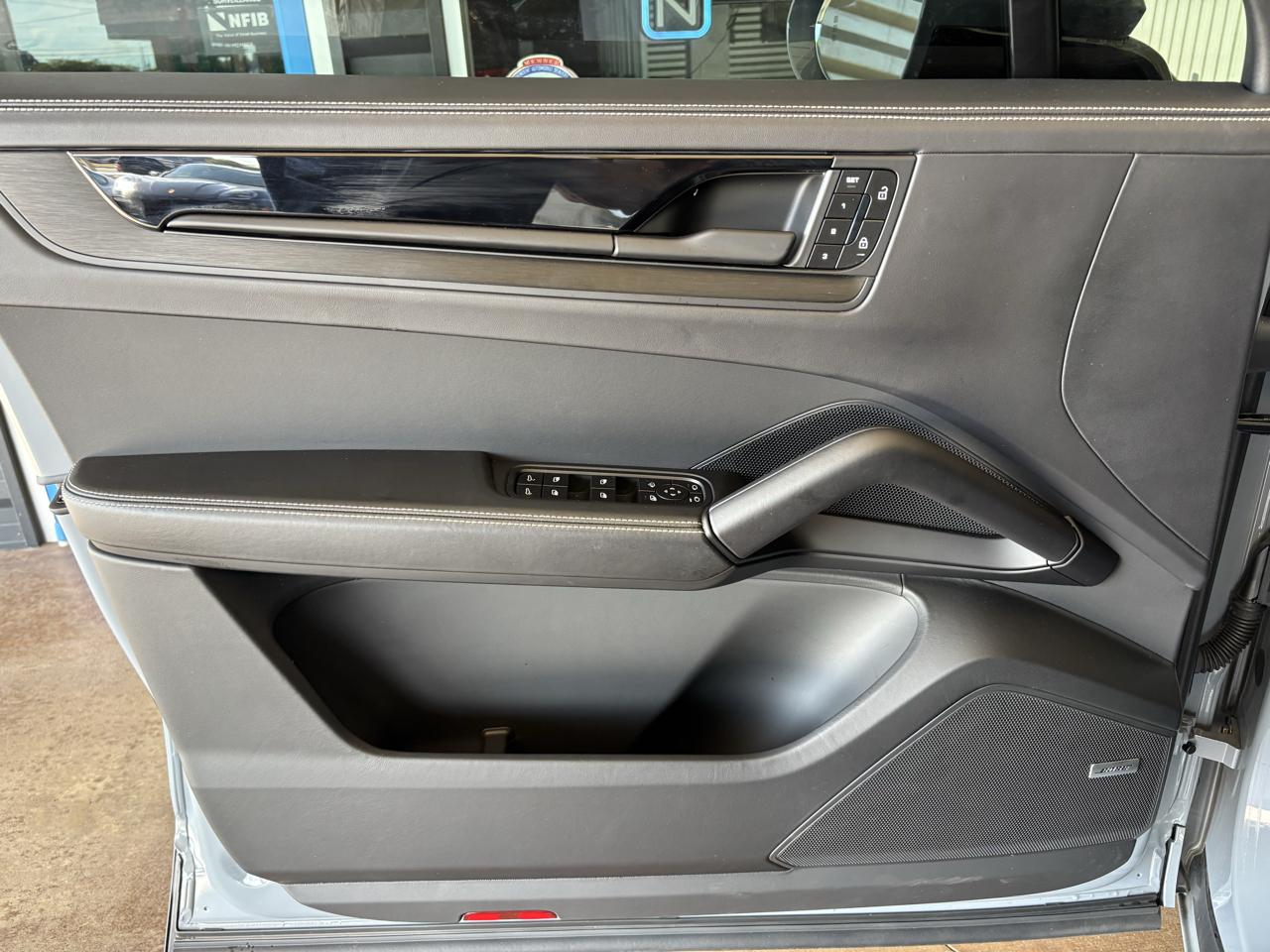 Porsche Cayenne GTS Coupe AWD 2025