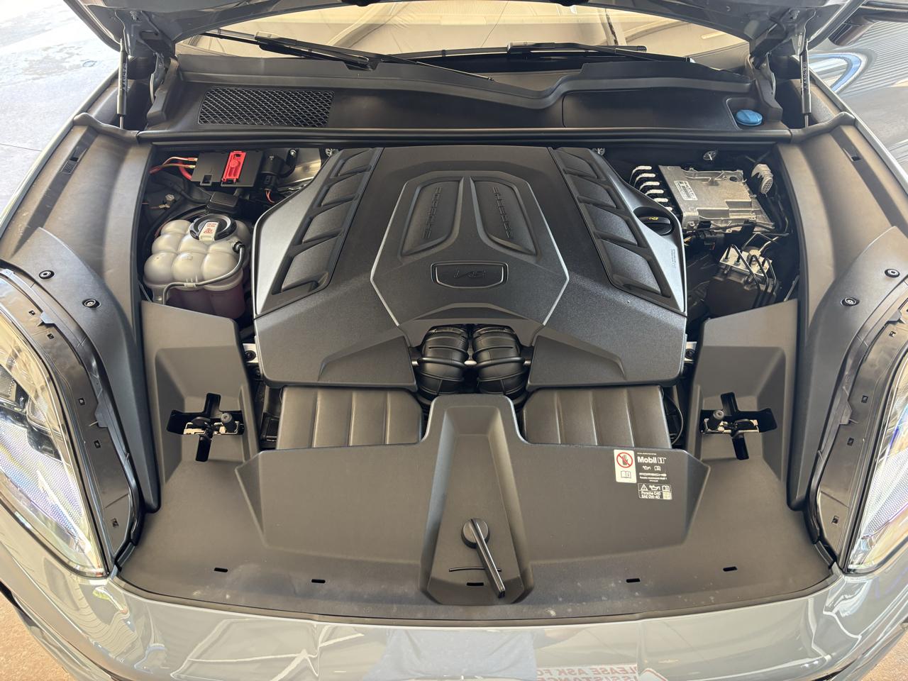 Porsche Cayenne GTS Coupe AWD 2025