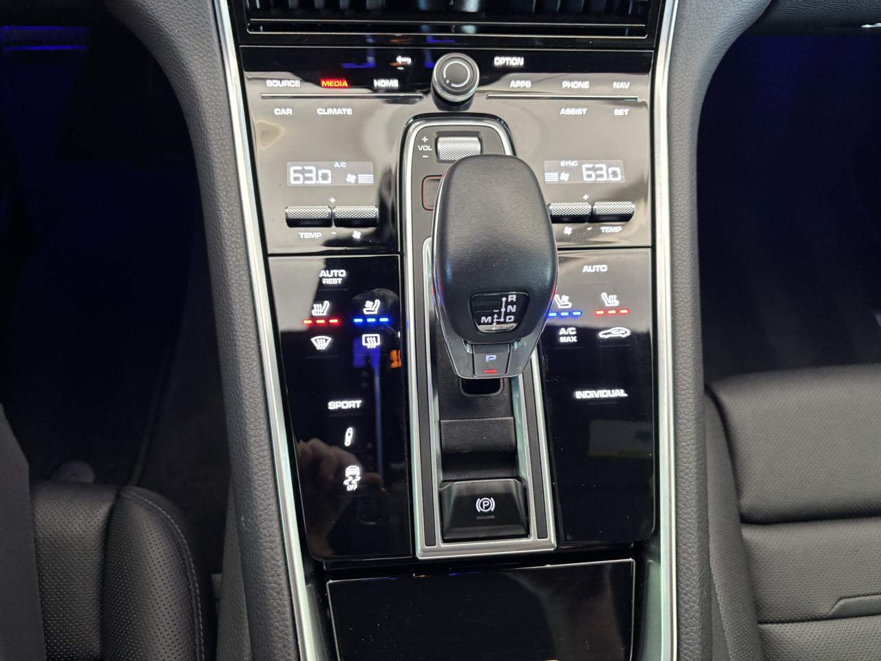 Porsche Panamera 4 Platinum Edition AWD 2023