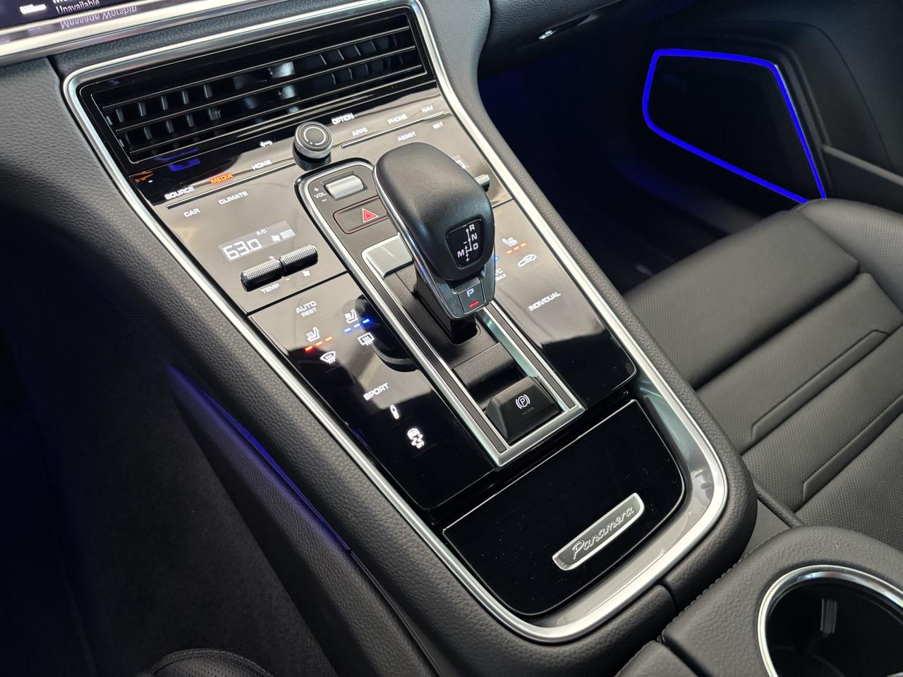 Porsche Panamera 4 Platinum Edition AWD 2023
