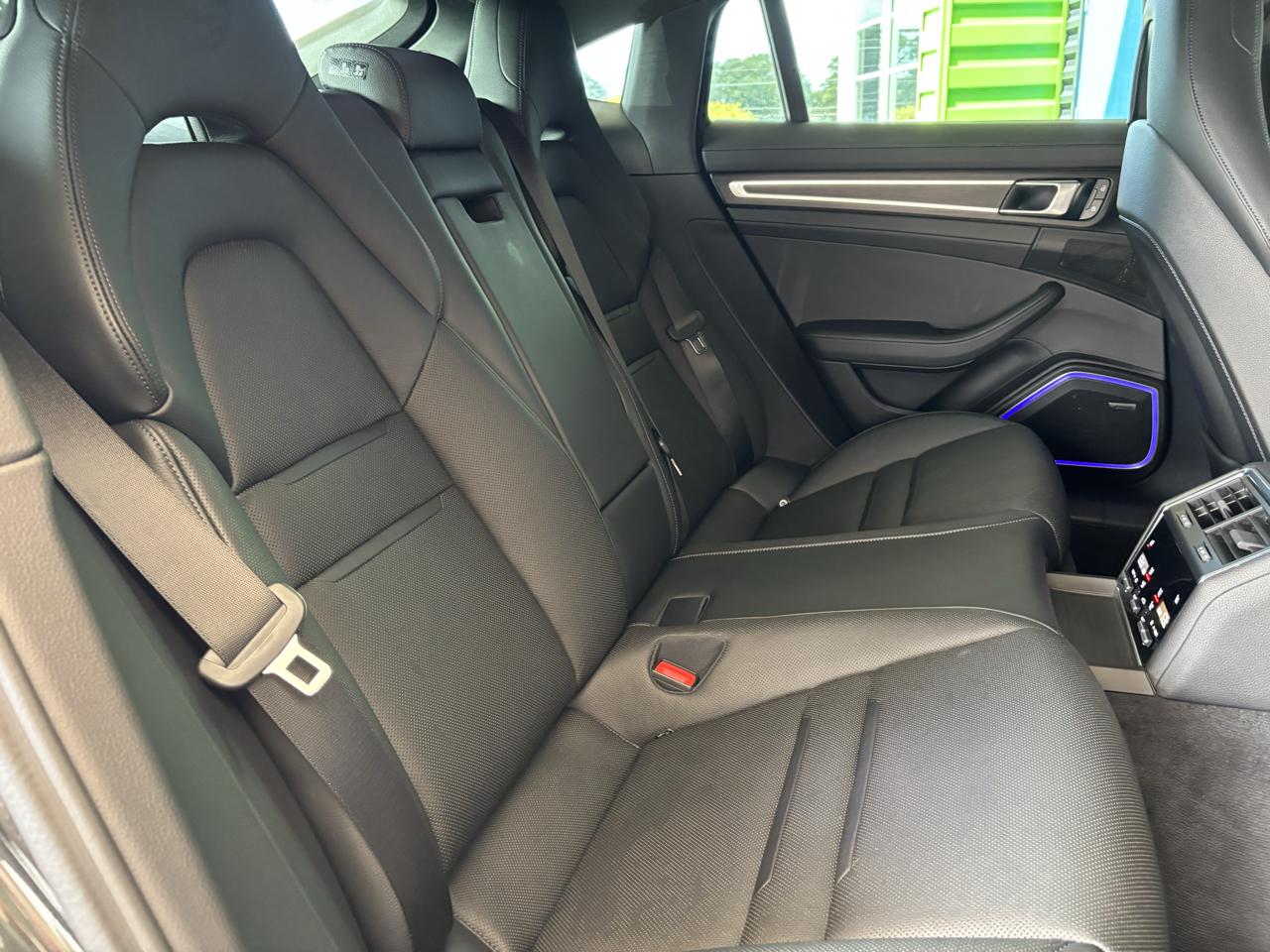 Porsche Panamera 4 Platinum Edition AWD 2023