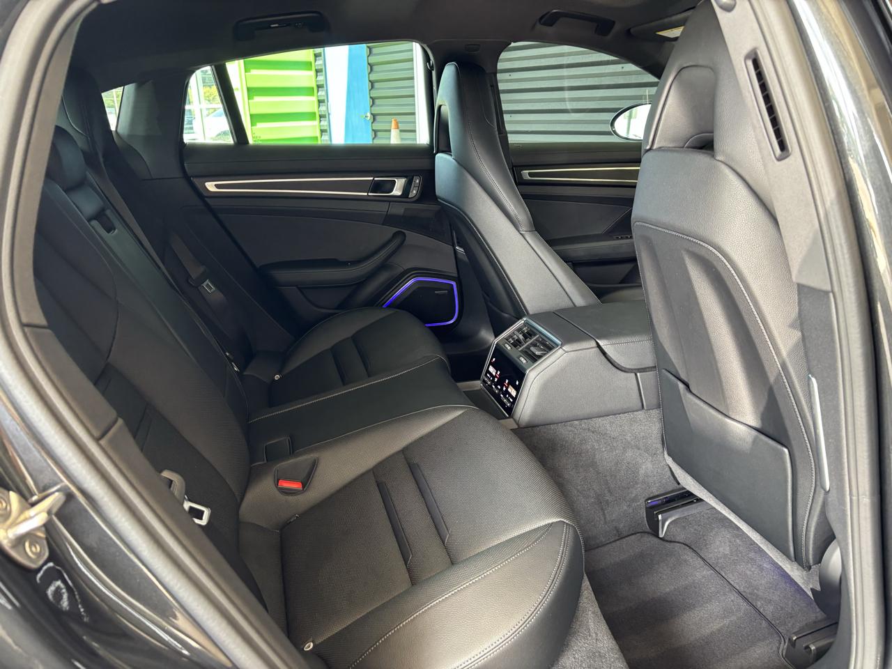 Porsche Panamera 4 Platinum Edition AWD 2023