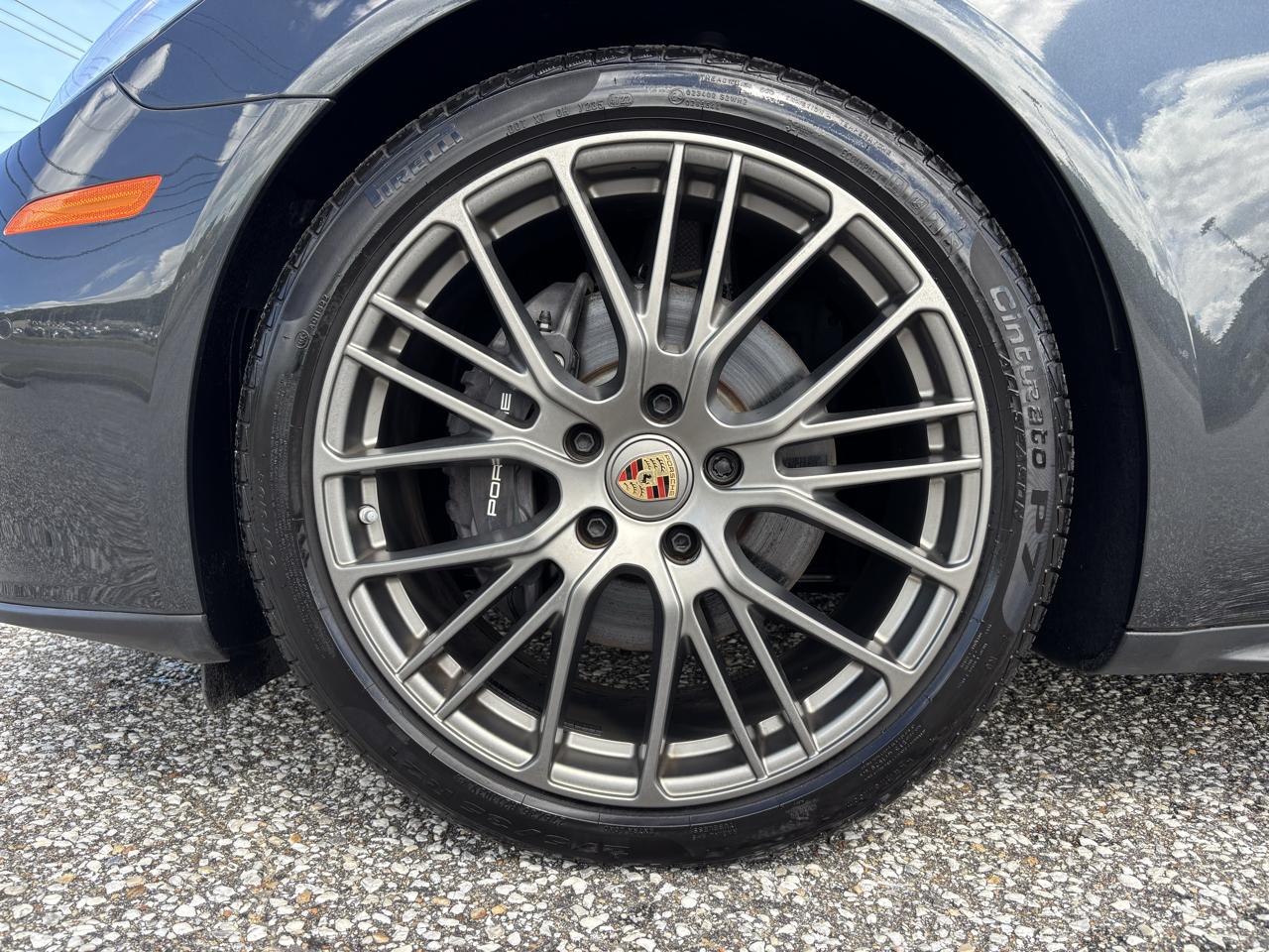 Porsche Panamera 4 Platinum Edition AWD 2023