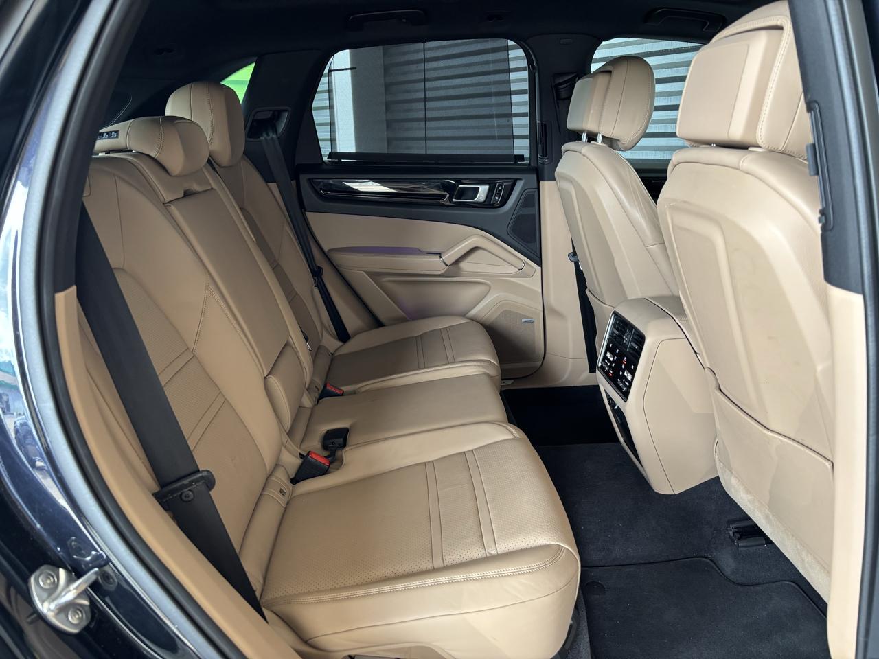 Porsche Cayenne E-Hybrid AWD 2021