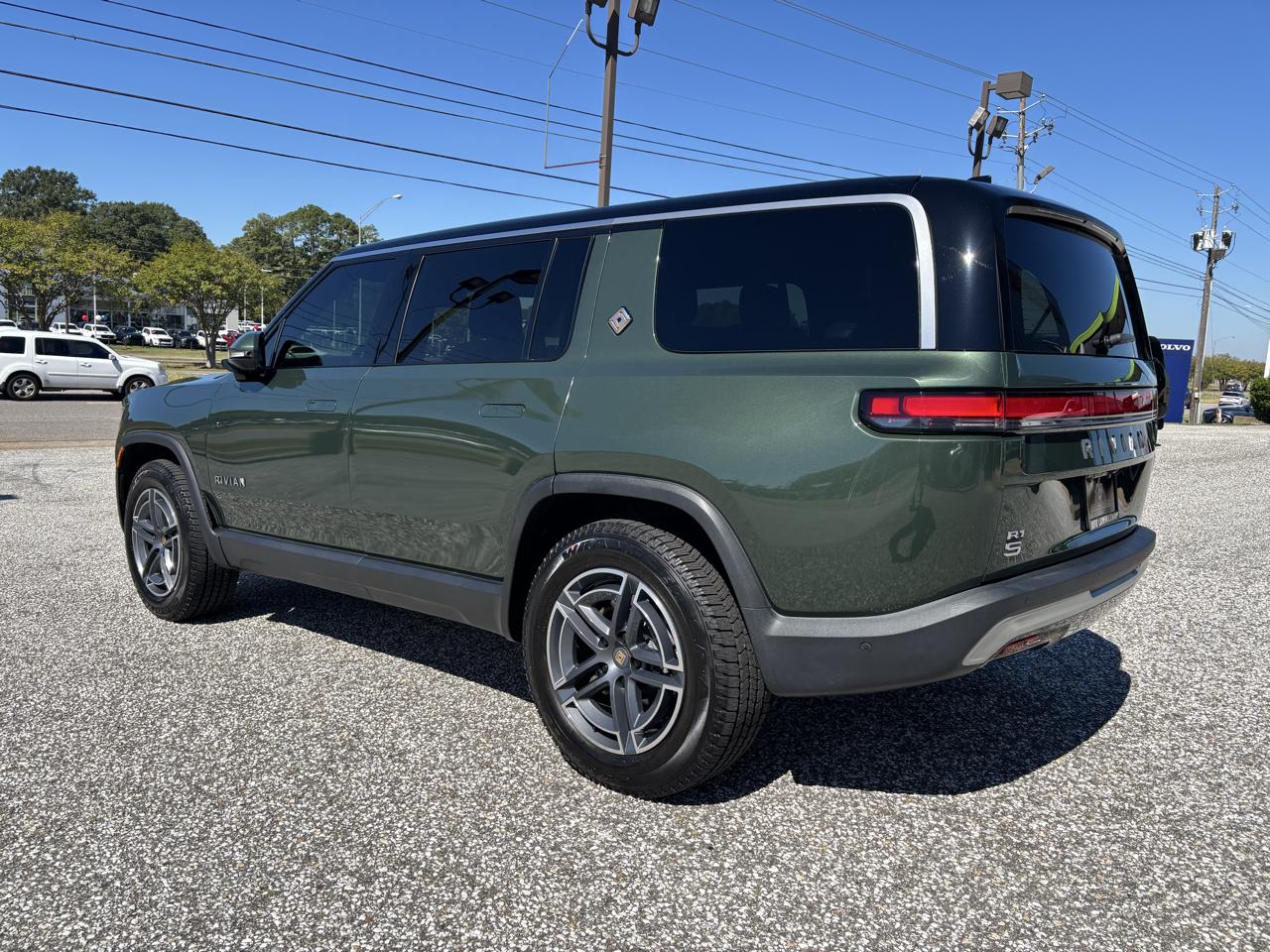 Rivian R1S Adventure Dual-Motor Standard Pack 2025