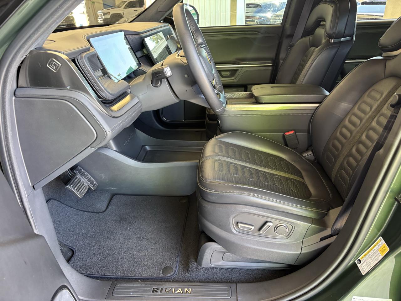 Rivian R1S Adventure Dual-Motor Standard Pack 2025
