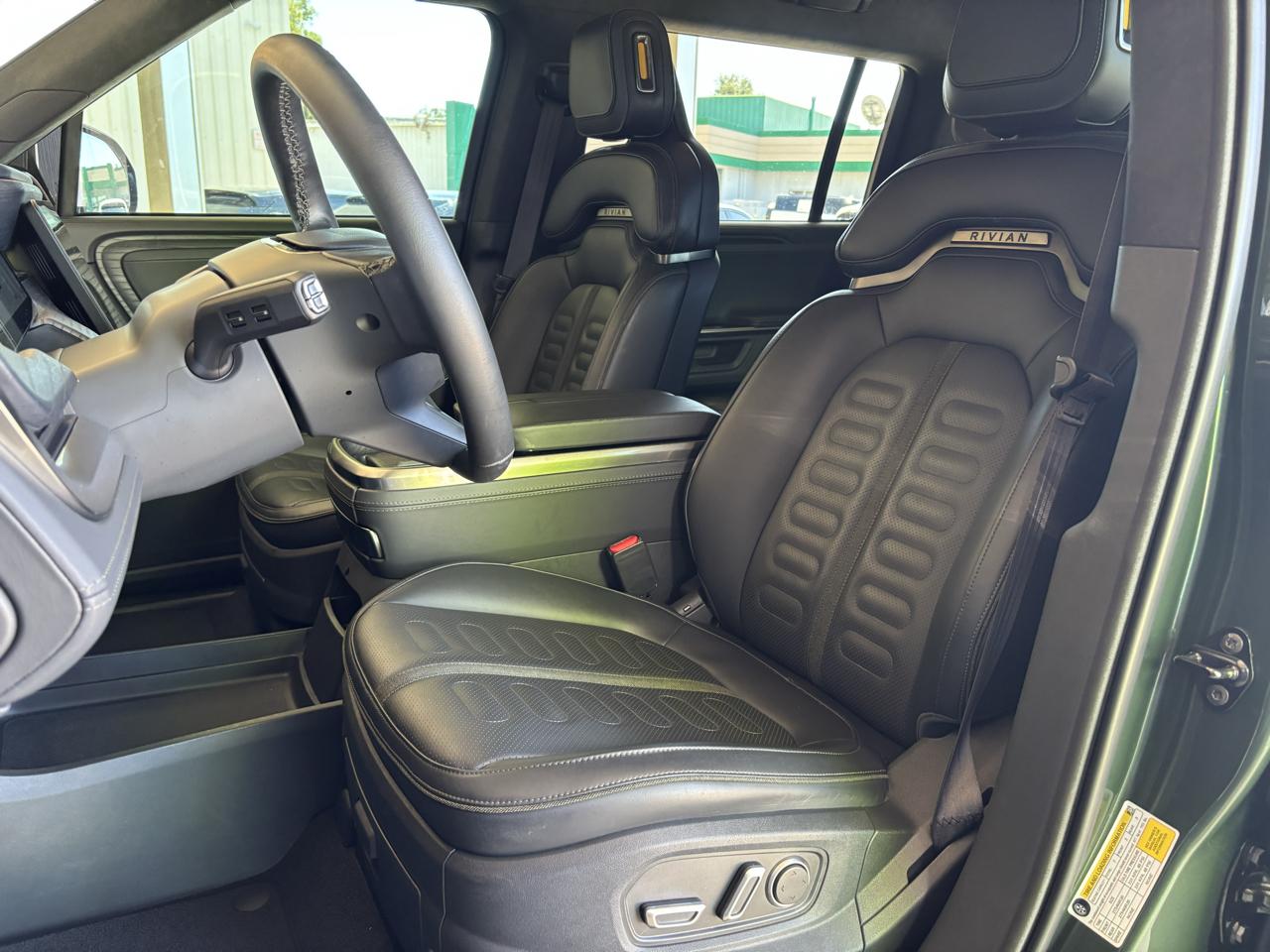 Rivian R1S Adventure Dual-Motor Standard Pack 2025