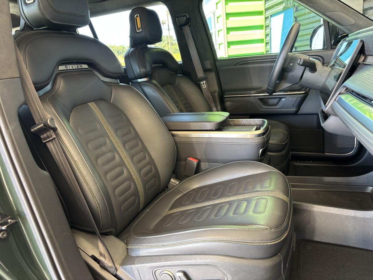 Rivian R1S Adventure Dual-Motor Standard Pack 2025