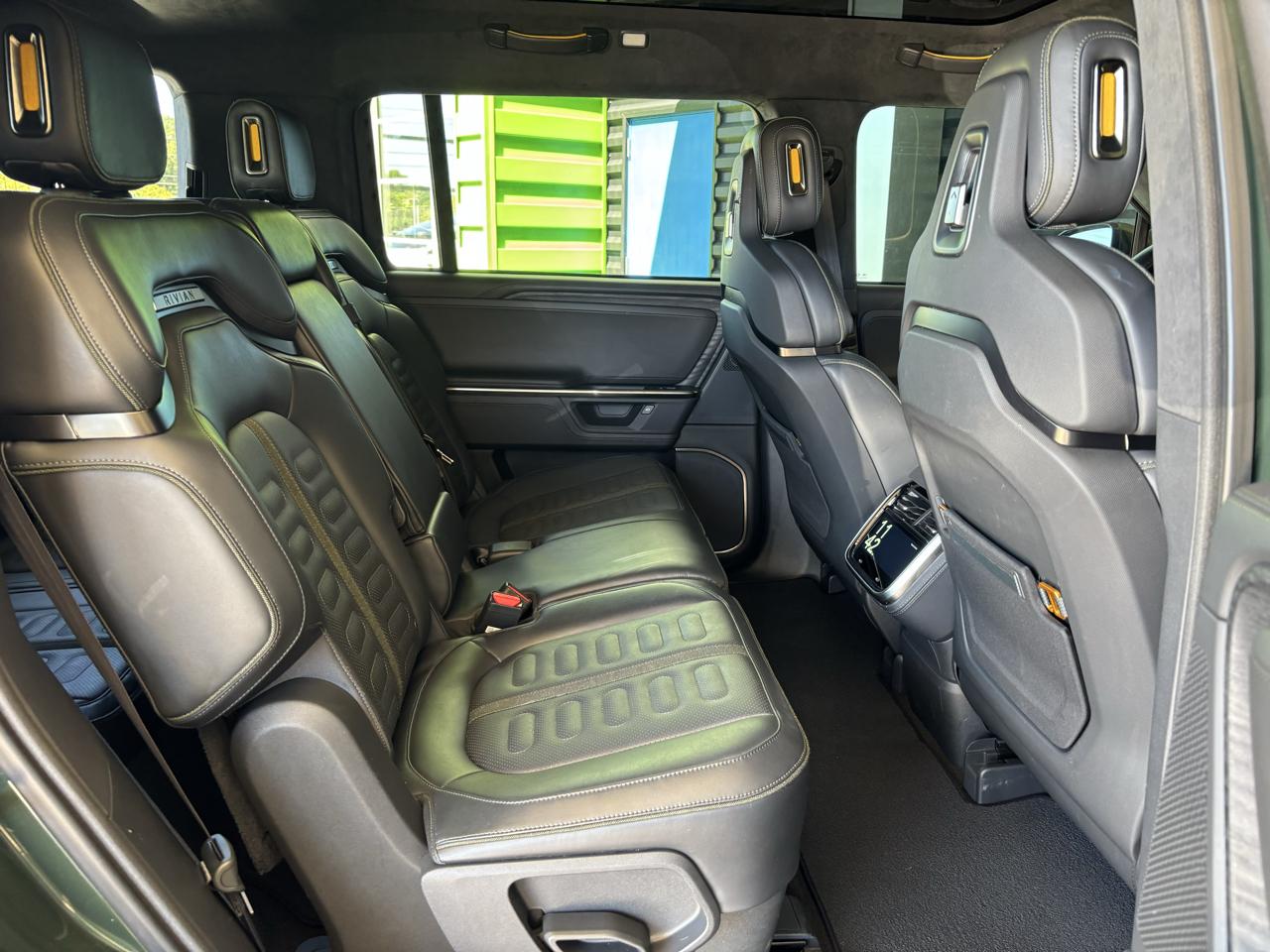 Rivian R1S Adventure Dual-Motor Standard Pack 2025