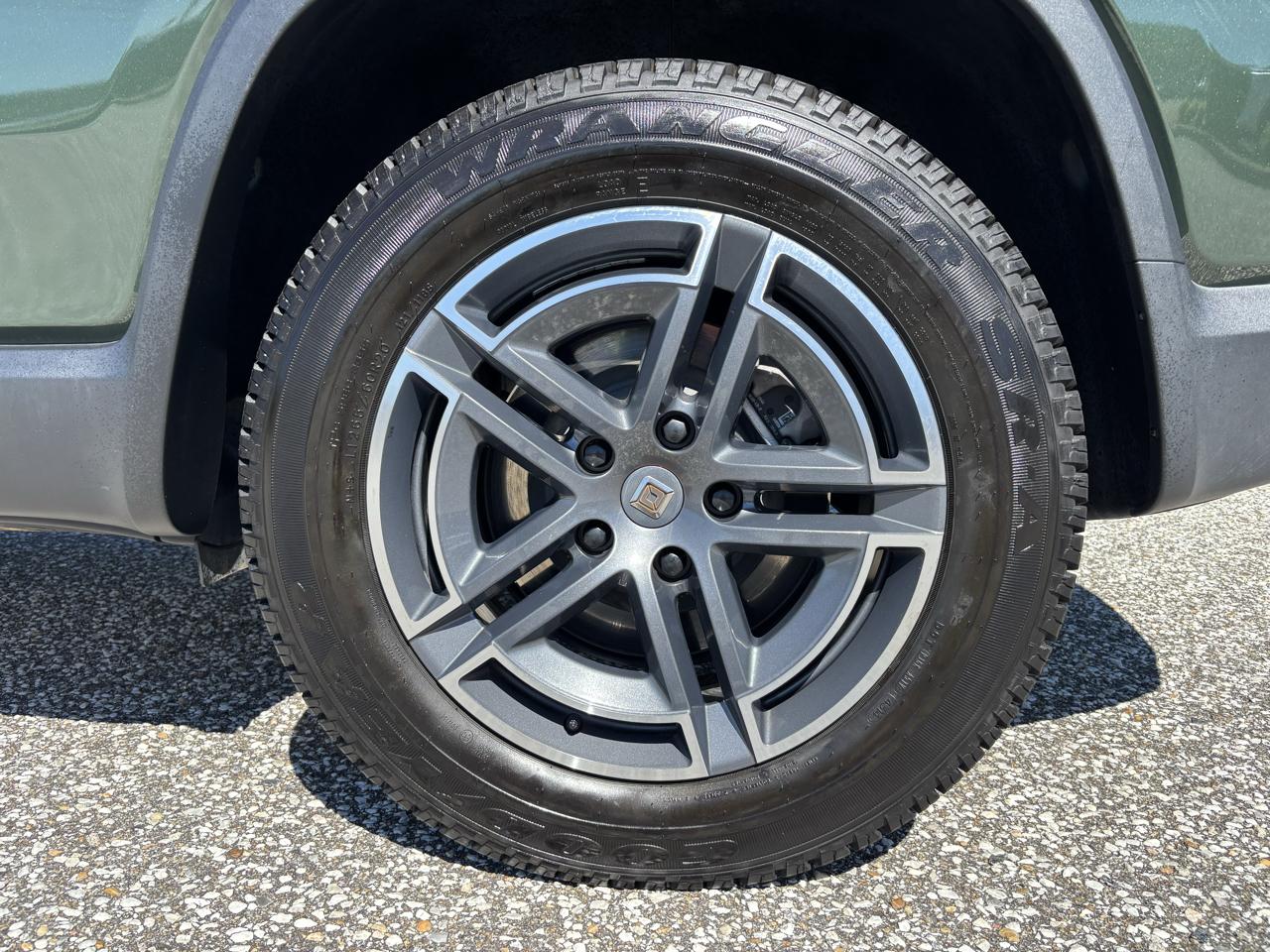 Rivian R1S Adventure Dual-Motor Standard Pack 2025