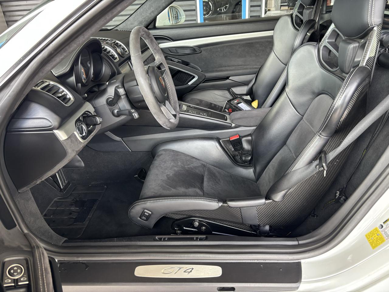 Porsche Cayman 2dr Cpe GT4 2016