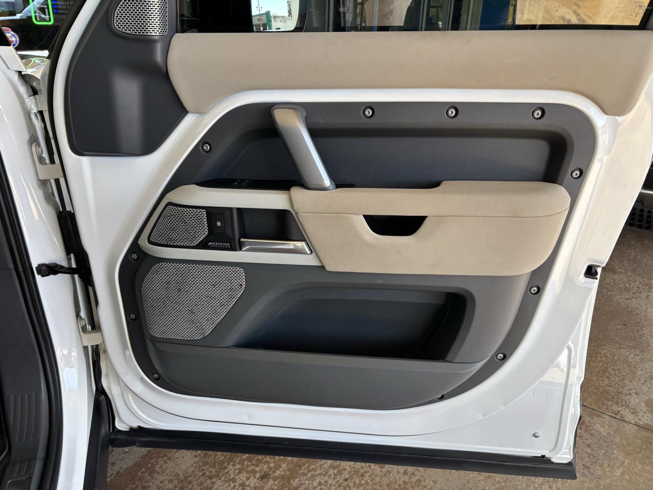 Land Rover Defender 130 X-Dynamic SE AWD 2023